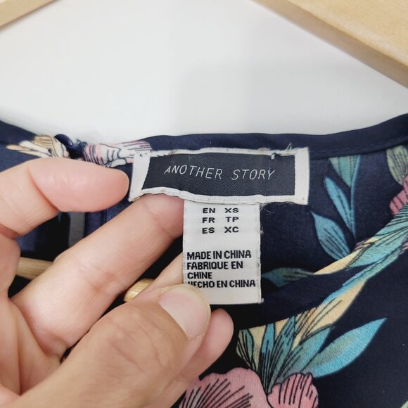 Another Story Women Satiny Look Pink Floral Bell  Sleeve Cropped Blouse Size XS - Picture 6 of 10